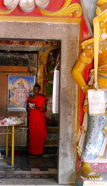 Boeddhistische Monnik Kleurrijke Oude Tempel Galle Sri Lanka Hoge Kwaliteit — Stockfoto