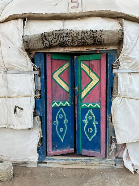Kleurrijk Geschilderde Deur Van Traditionele Yurt Woestijn Oezbekistan Hoge Kwaliteit — Stockfoto