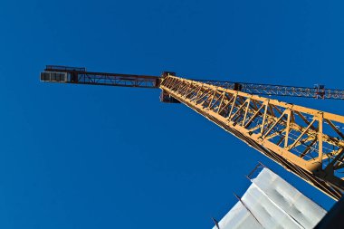 İnşaat alanında vinç