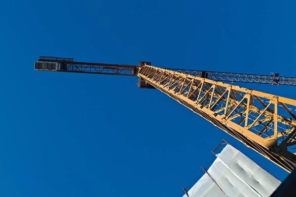 İnşaat alanında vinç