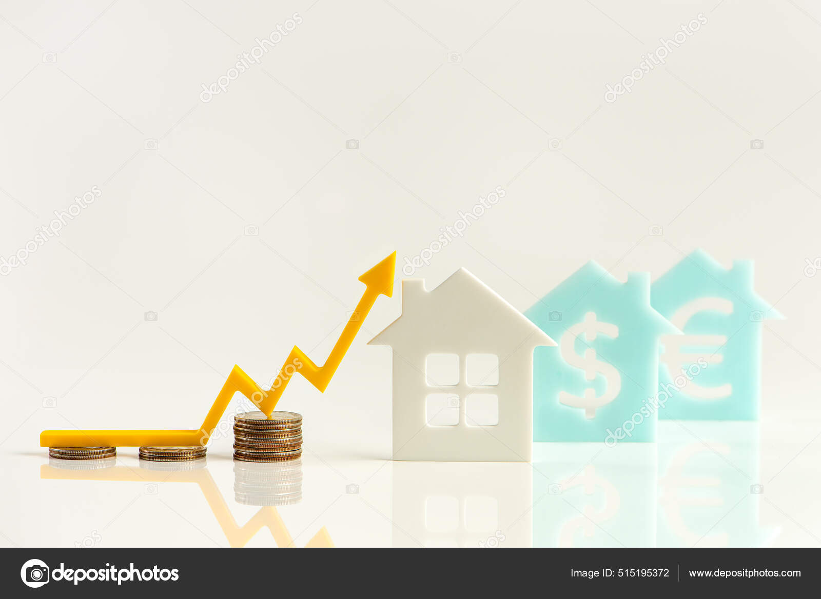 房地产市场，图表，向上箭头。房子模型和一堆硬币通货膨胀的概念、经济增长、保险服务的价格——图库图片© antifriz83 #515195372