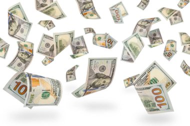 Gökten para yağıyor. Düşen beyaz banknotları izole et. Serbest düşüşte 100 dolarlık banknotlar. Düşerken beyaz izole bir arkaplana gölge düşürmek.