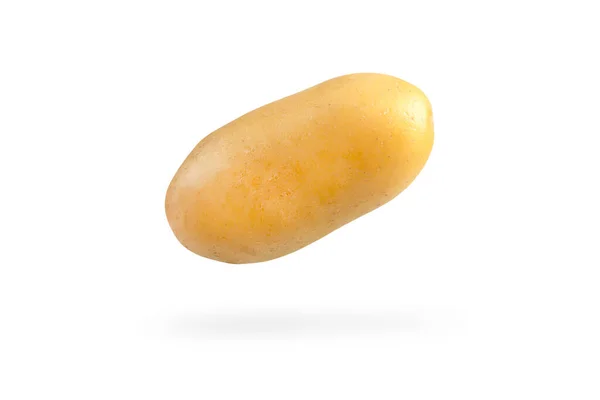 껍질을 벗기지 않은 신선 한 감자들이 흰 배경에 고립되어 있습니다. 하얀 배경 위에 날아다니는 감자가 그림자를 드리우고 있다. — 스톡 사진