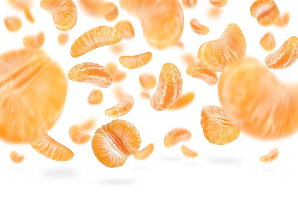 A large set of mandarin slices isolated on a white background falling down casting a shadow. Separate tangerine slices to insert into a project or design — Stock Photo, Image