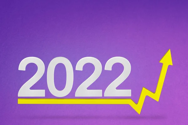Crise financeira 2022. Aumento do preço em 2022, seta amarela apontando para cima como conceito de aumento do preço ao consumidor. Inflação e crise por defeito — Fotografia de Stock