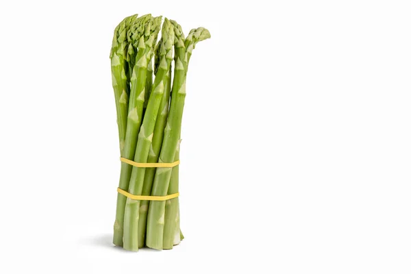 Een Hoop Verse Groene Asperges Geïsoleerd Een Witte Achtergrond Vers — Stockfoto