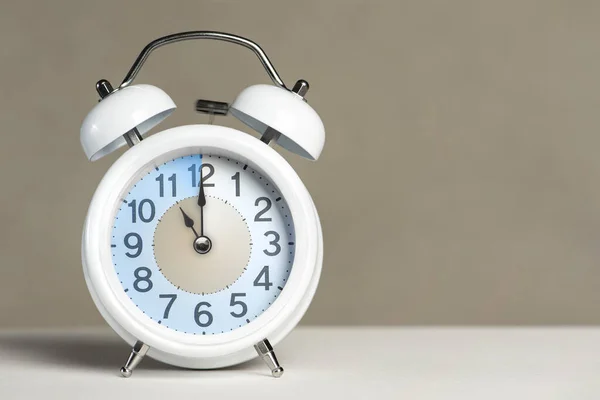 Eleven Oclock Alarm White Alarm Clock White Table Clock Hand — Zdjęcie stockowe