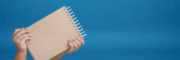 Notepad Hand Blank Notepad Hands Child Blue Background Hands Hold — Stockfoto
