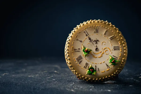 Galleta Jengibre Navidad Forma Reloj Vintage Con Hielo Dorado Sobre — Foto de Stock