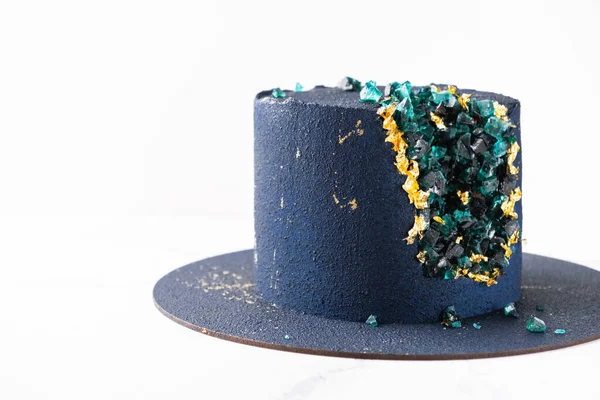 Luxe Mousse Cake Bedekt Met Blauwe Fluwelen Coating Versierd Met — Stockfoto
