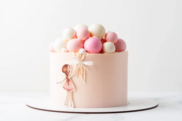 Gâteau Birhtday Pour Une Fille Avec Décoration Sphères Chocolat Sur — Photo