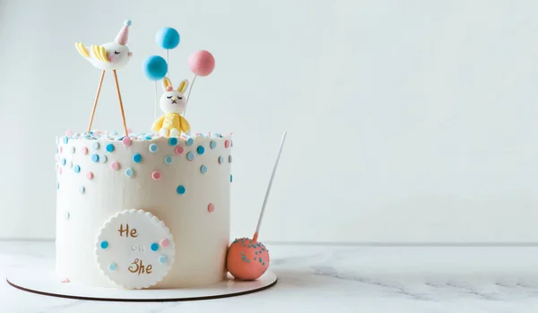 Babyduschparty Kuchen Mit Weißem Frischkäse Zuckerguss Erraten Sie Das Geschlecht — Stockfoto