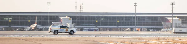 Kyiv Ukraine Januari Bil Flygplatsen Viltkontroll Tjänsten Rider Taxibanan Boryspil — Stockfoto