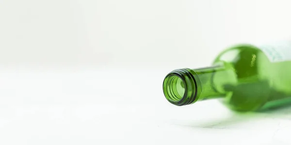 Пустой Зеленый Бутылка Вина Изолированы Белом Фоне — стоковое фото