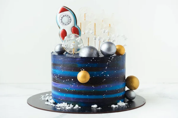 Pastel Cumpleaños Temática Del Espacio Con Glaseado Queso Crema Azul — Foto de Stock