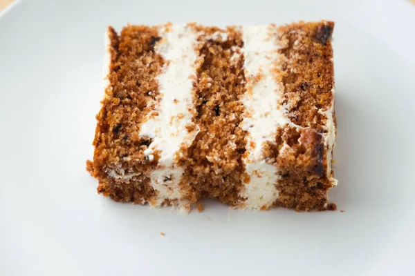 Close Shot Carrot Sponge Cake Cut Cream Cheese Filling White — Stockfoto