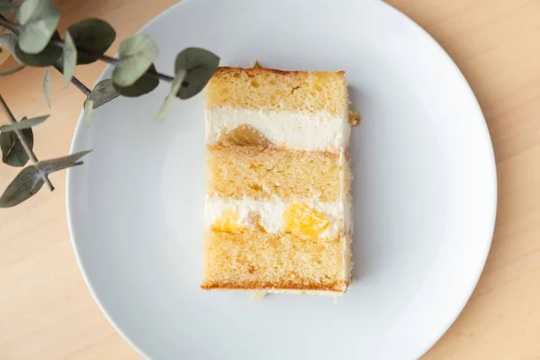 Cake Cut Yellow Sponge Dough White Cream Cheese Filling White — Stockfoto