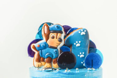 Kyiv, Ukrayna - Haziran 04: Paw Patrol çizgi dizisinin küçük bir hayranı için mavi doğum günü pastası.