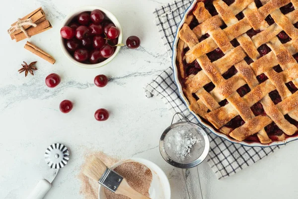 Delicious Homemade Cherry Pie Flaky Crust Sprinkled Powdered Sugar White —  Fotos de Stock