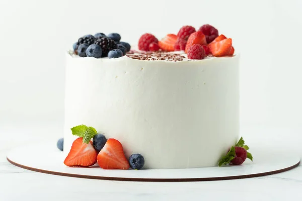 Wedding Cake White Cream Cheese Frosting Decorated Blueberries Strawberries Raspberries — Φωτογραφία Αρχείου