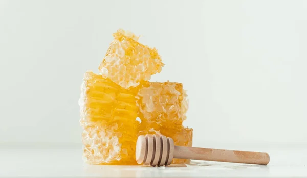 Honeycomb Full Fresh Honey White Bowl Honeycomb Honey Deeper Wild — стоковое фото