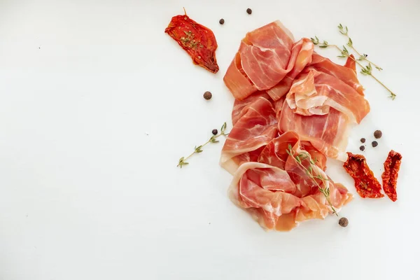 Slices Dried Spanish Ham Italian Sun Dried Tomatoes Jamon Serrano — Fotografia de Stock