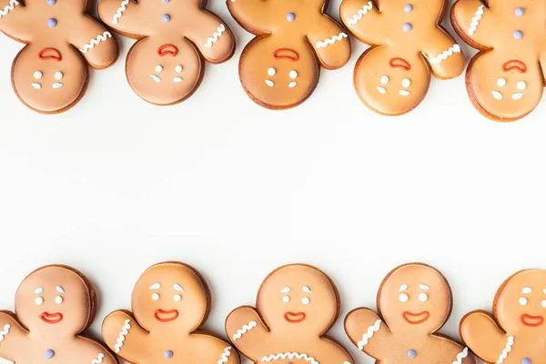 Dondurmalı Zencefilli Adam Beyaz Arka Planda Noel Kurabiyeleri Mutlu Yıllar — Stok fotoğraf