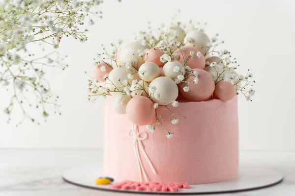 Pastel Boda Con Glaseado Queso Crema Rosa Decorado Con Esferas —  Fotos de Stock