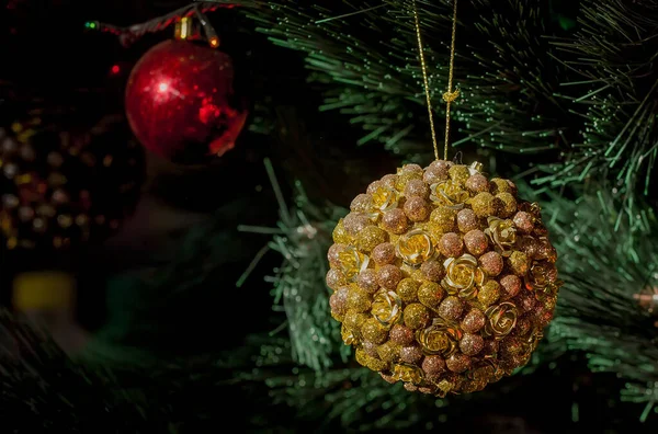 Yeni Yılın Güzel Noel Ağacı Oyuncağı Yakın Plan — Stok fotoğraf