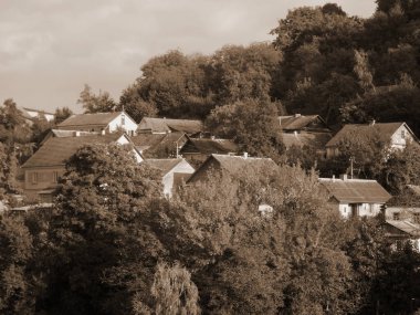  Ukrayna köyündeki ahşap ev.                                                 