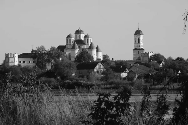 聖三位一体修道院の一般的な眺め — ストック写真