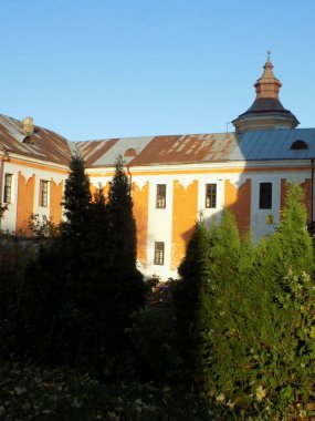 Eski şehrin tarihi kısmı. Eski kasaba binaları. Eski Cizvit Koleji.                 