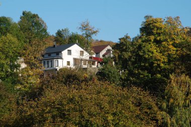 Ukrayna köyündeki ahşap ev.                                        