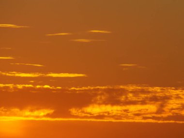 Akşam bulutlu gökyüzü, genel manzara