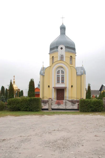 Kenar mahallelerdeki kilise