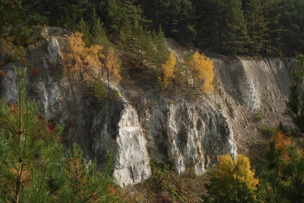 Una Antigua Cantera Tiza Abandonada Otoño Dorado Bosque Otoño Dorado —  Fotos de Stock