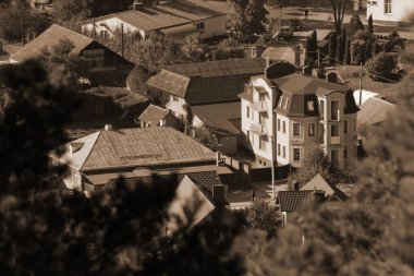 Küçük bir kasabanın mimarisi.