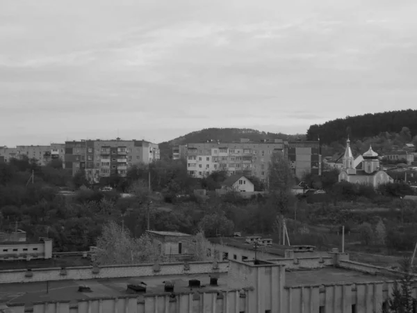 Der Blick Aus Dem Fenster Auf Die Stadt — Stockfoto