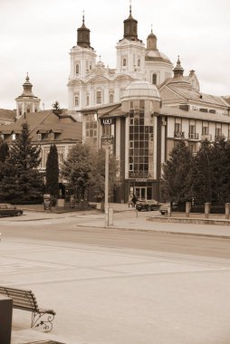 Eski şehrin tarihi kısmı. Eski kasaba, Central Street.