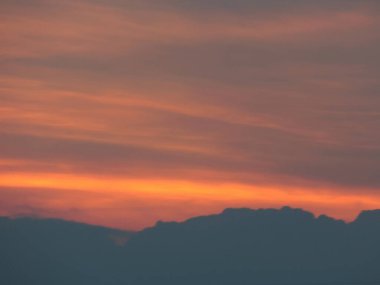 Günbatımı, bulutlar, akşam gökyüzü