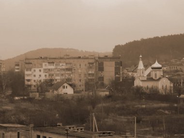 Pencereden şehre olan manzara.          