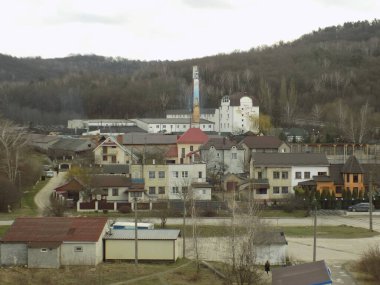 Pencereden şehre manzara. Kış, manzara, manzara, taşra, şehir..