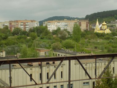 Pencereden şehre olan manzara.