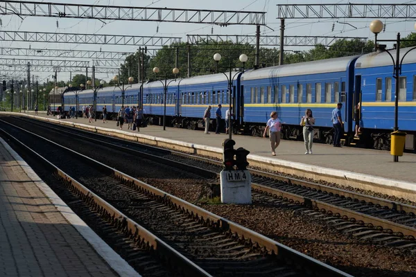 Plataforma Uma Pequena Estação Ferroviária — Fotografia de Stock