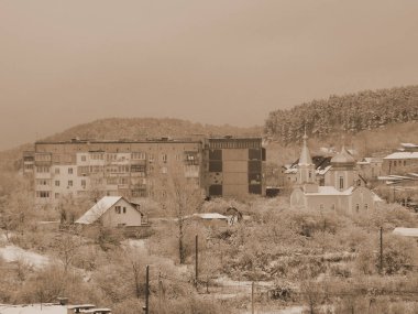 Pencereden şehre olan manzara.          