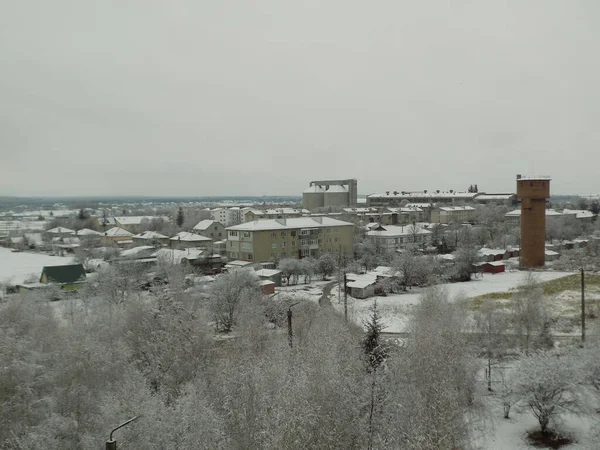 Pencereden şehre olan manzara.          