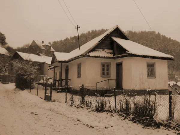 乌克兰村的木制房屋 — 图库照片