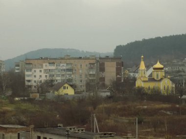Pencereden şehre olan manzara.
