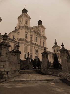 Şekil Değiştirme Katedrali          