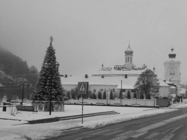 St. Nicholas Katedrali. Fransisken Manastırı. Noel ağacı.